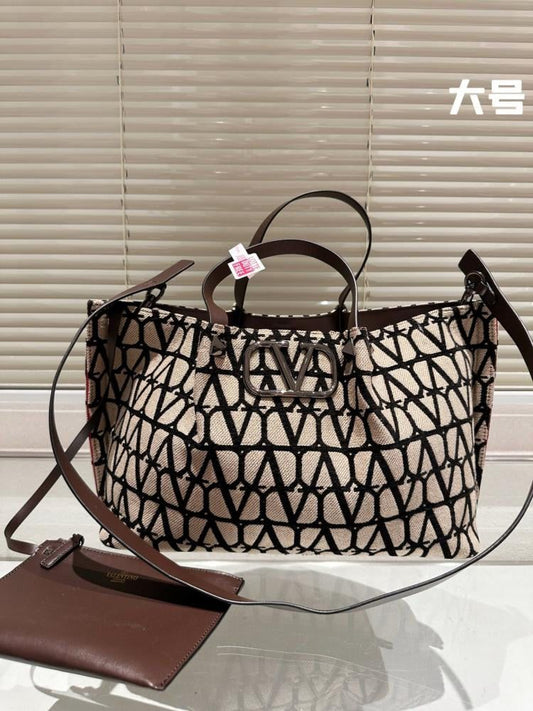 VALT-HAND BAGS