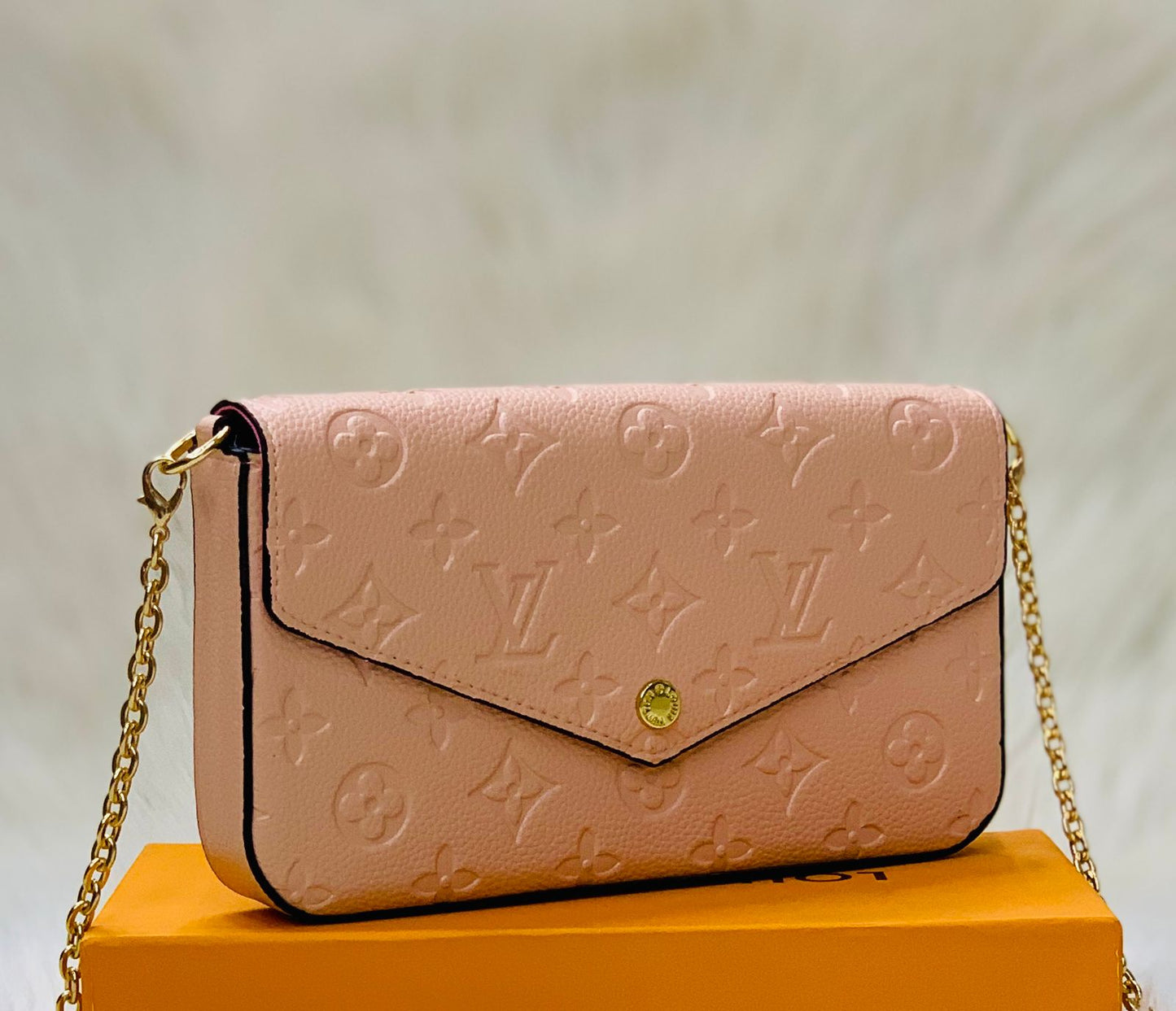 LV-CROSSBODY-BAG 1
