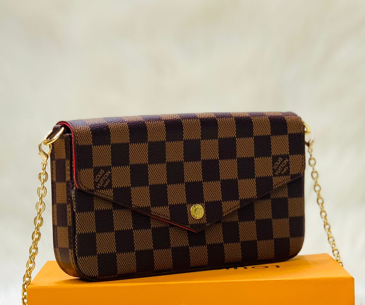 LV-CROSSBODY-BAG 1