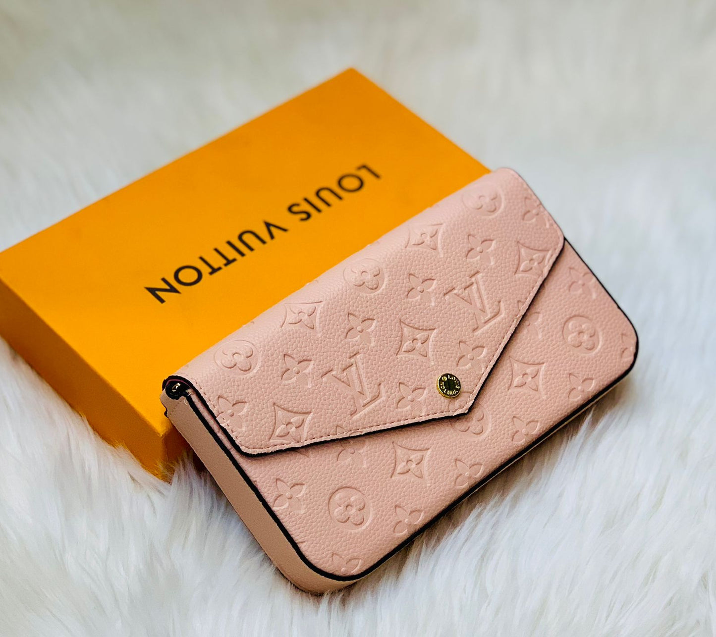 LV-CROSSBODY-BAG 1
