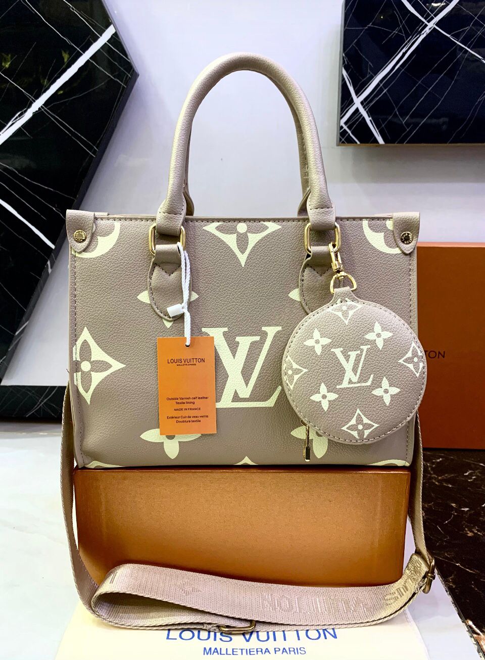 LV-HAND-BAG 1